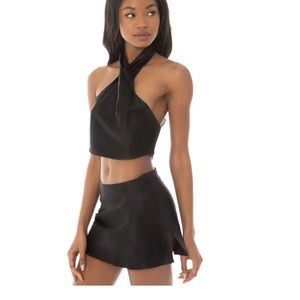 Are you am I ITSI SKIRT in black! Never worn